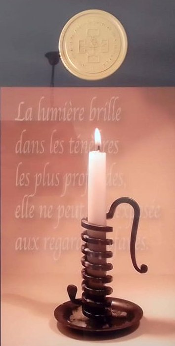 Lumière Per Ankh La Lumière brille dans les ténèbres... Respectable Loge Per Ankh - La Maison de Vie - Rite Ancien et Primitif de Memphis-Misraïm